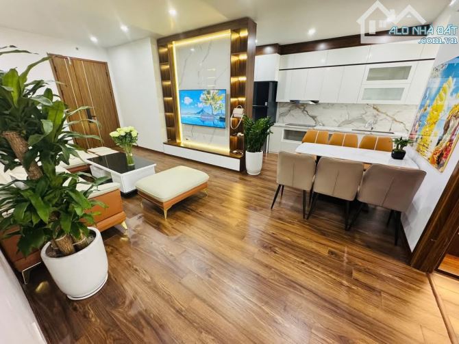NHÀ 5 TẦNG - CHỈ NHỈNH 5 TỶ – QUANG TIẾN – Ô TÔ ĐỖ CỬA –CỰC GẦN  ĐẠI LỘ THĂNG LONG - 3