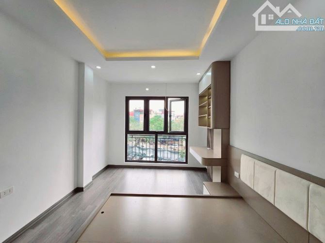 Cho Thuê nhà nguyên căn ngõ 35 lạc long quân view phố - 3