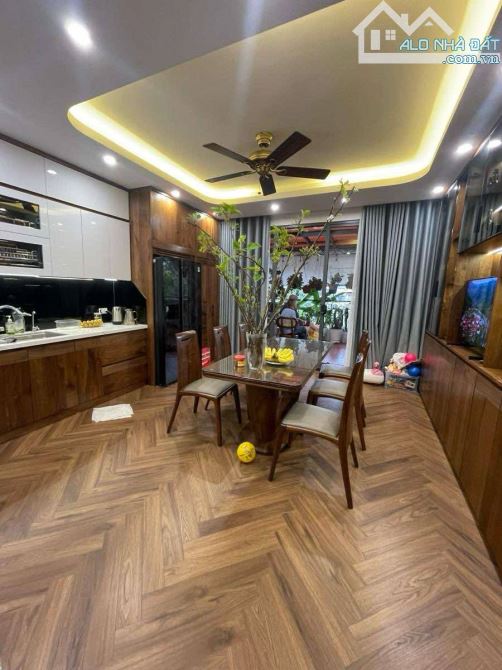 MẶT PHỐ CỔ PHÙNG HƯNG, Lô góc 3 thoáng, 5 tầng 2 TM. 102m2, MT 9.4m. Chỉ 130 tỷ! - 3