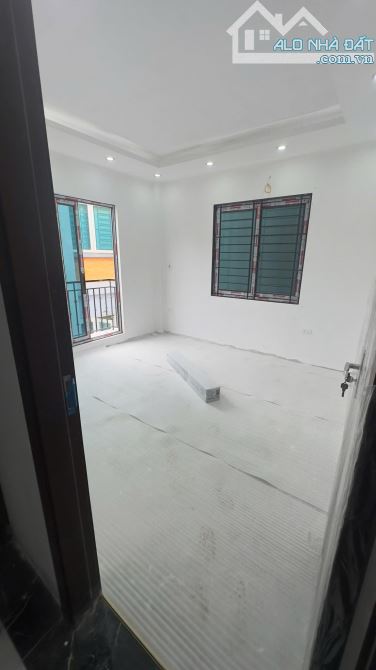 - Bán nhà đường Trần Cung, sát phố, nội thất xịn sò, 36m2, 8 tỷ. - 3