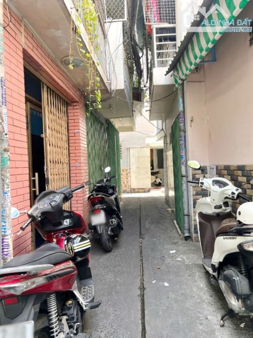 Nhà cũ 3 tầng sát đường Trần Phú P9Q5 - 3