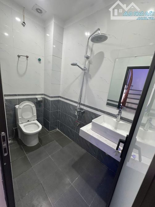 - Bán nhà đường Trần Cung, sát phố, nội thất xịn sò, 39m2, 8.5 tỷ. - 3