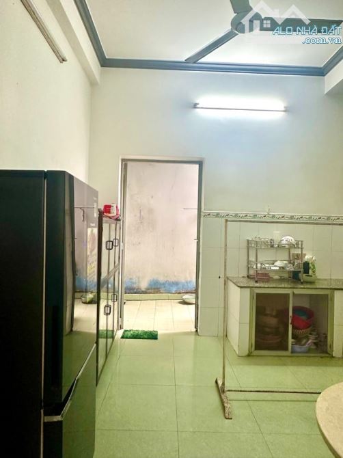 Nhà cũ bán đất - mặt phố 399 Âu Cơ - 122m2 x 3T x MT 6m - o to 2 chiều - lô góc - 3
