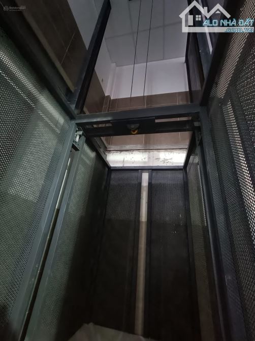 Bán CHDV 25 phòng, DT 168m2, sàn 403m2, đường Hàng Tre, P. Long Thạnh Mỹ, Q9 - 3