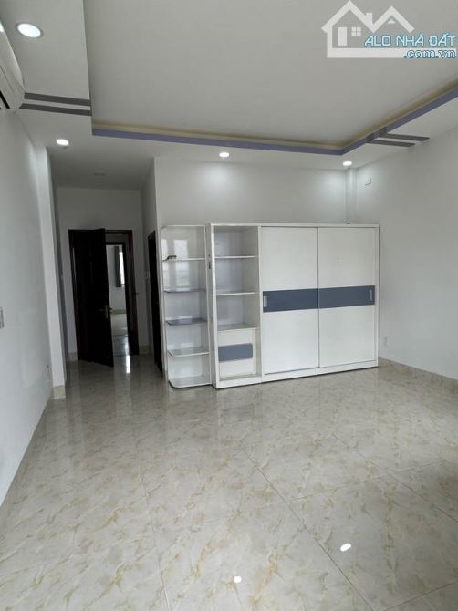 BÁN NHÀ MẶT TIỀN CHỢ LỚN - QUẬN 6 - ĐƯỜNG 12 M CÓ LỀ - 4 TẦNG - 73M2 - 12.X TỶ - 3