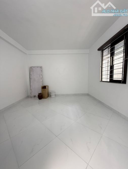 Bán nhà ngõ nông rộng, thoáng, chắc chắn, mặt tiền rộng, đẹp mới ở ngay - 3