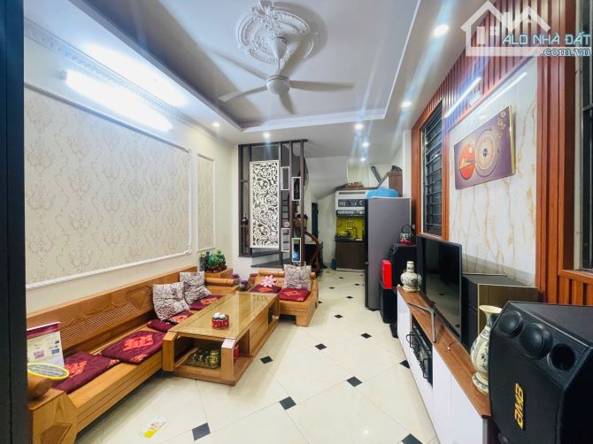 HÀNG HIẾM 32m2 PHƯƠNG CANH 5 TẦNG - Ô TÔ  ĐỖ CỬA - LÔ GÓC 3 THOÁNG - NỘI THẤT ĐẦY ĐỦ - 3