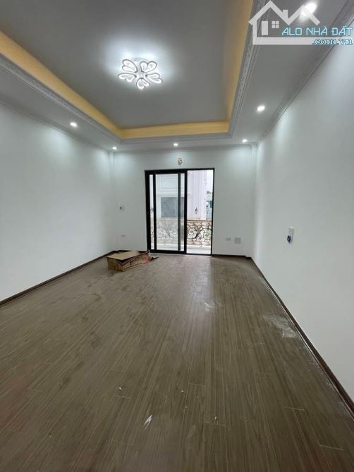 Bán Nhanh Nhà Bát Khối 42m 6 Tầng Thang Máy mặt tiền 3.9m Chỉ 8.4 Tỷ Long Biên Gara ÔTô - 3