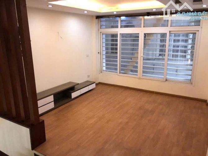 Hoàng Ngân 45m2,  5 tầng,  4 tầng, 1 nhà ra phố, oto tránh, Khu vực phát triển mạnh, giá đ - 3