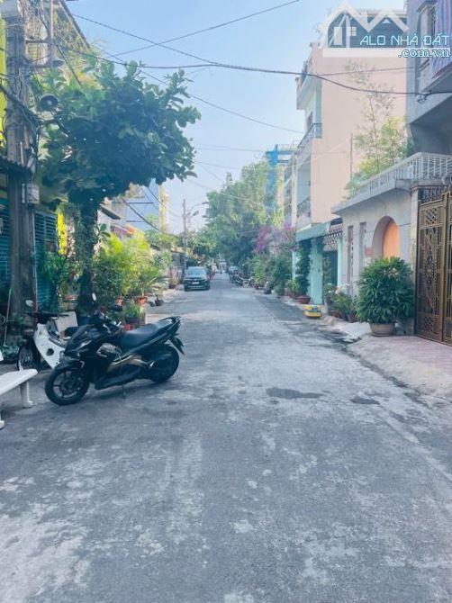 Bán nhà 4 tầng 5PN – 4x15m– Xe tải tới cửa – Chỉ 8.x tỷ – Gần Aeon Mall Tân Phú - SHR - 4
