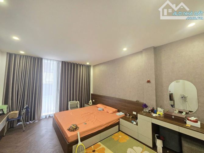 Nhà Đẹp - Thang Máy - Gara ô tô - Láng Hạ - Đống Đa -Dt: 47m2/7tầng/4mMT* chỉ 17,2 tỷ - 4