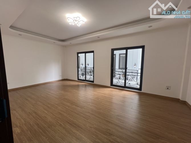 Bán Căn Nhà Phố Ngọc Trì 5 Tầng Mới Tinh Thông Thoáng Gần Oto - 4