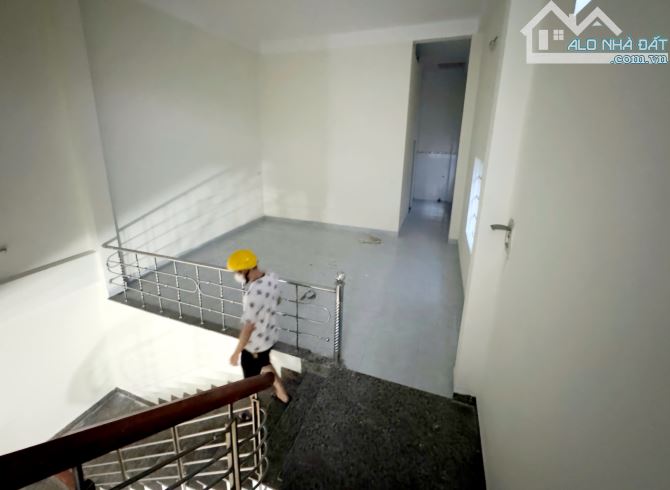 CHỦ ĐI NƯỚC NGOÀI CẦN BÁN GẤP NHÀ 2 TẦNG SÁT LÊ VĂN HIẾN THÔNG RA BIỂN SƠN THỦY CHỈ NHỈNH - 4