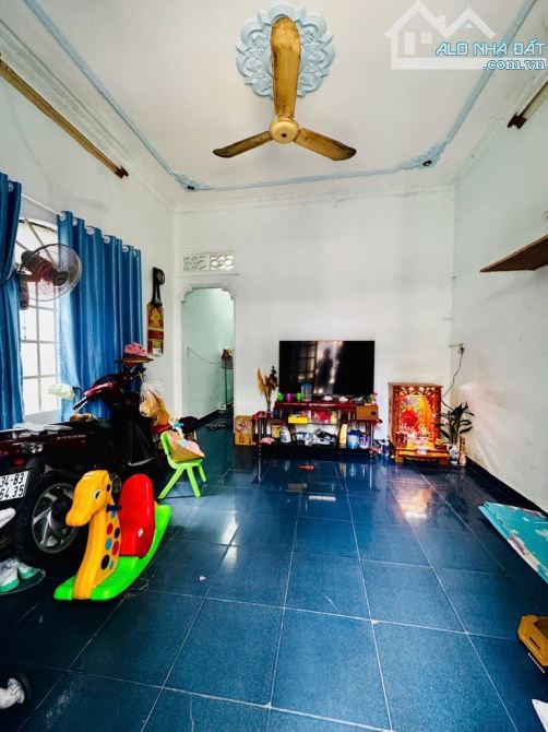 NHỈNH 4 TỶ- HẺM XE TẢI THÔNG - GẦN EMART - Địa chỉ: Bùi Quang Là, Phường 12, Gò Vấp - 4