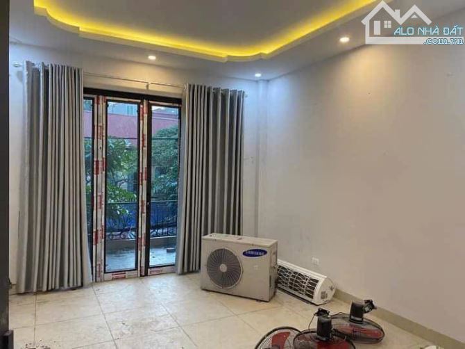 CHO THUÊ NHÀ NGUYÊN CĂN MẶT PHỐ HOA LÂM - VIỆT HƯNG - VỈA HÈ - Ô TÔ TRÁNH - 4