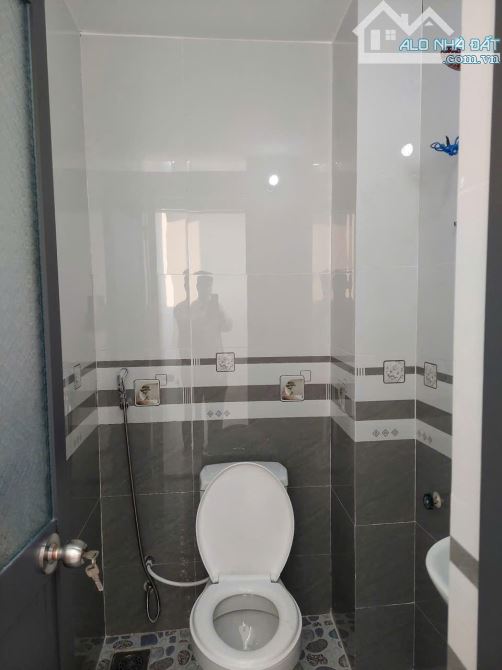 NHÀ 2 TẦNG MỚI ĐẸP 100% HƯỚNG ĐÔNG NAM - HẺM HÙNG VƯƠNG - 4
