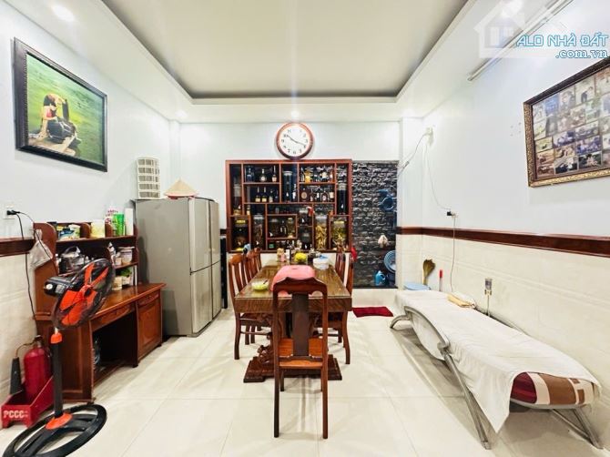 Mặt tiền P13 Tân Bình, 390m2, 20m x 20m, dòng tiền 4 tỷ/năm, gần nhà ga T3 - 4