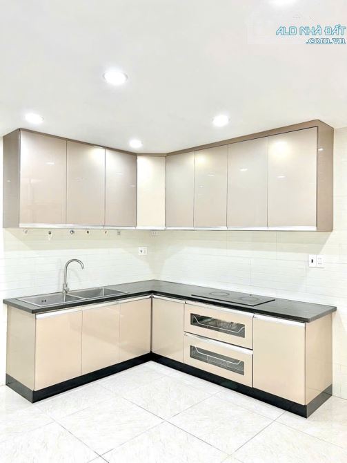 NHÀ ĐẸP KẾ LÂM VĂN BỀN P.TÂN KIỂNG,QUẬN 7,4X15M,3 TẦNG,3 PN.CHỈ 5.5 TỶ - 4