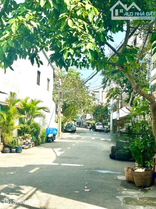 Ngay đường Nguyễn Sơn - khu họ Lê — bán nhà mặt tiền 44m2 . Chỉ nhỉnh 5 tỉ - 4