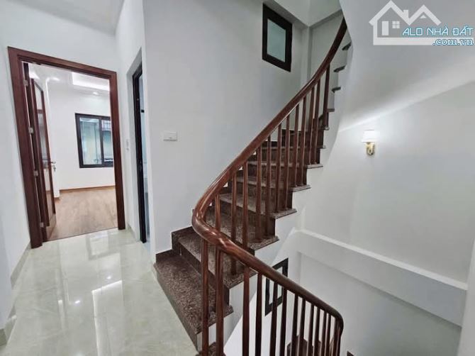 Bán nhà phân lô, ô tô, Phan Văn Trường, Cầu Giấy, nhỉnh 15 Tỷ, DT 40m, 6 tầng, MT 3.6 m - 4