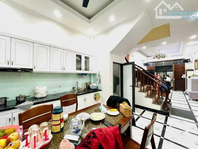 Định Công Thượng - Nhà dân 60 M - Nhỉnh 10 đồng - 2 thoáng vĩnh viễn - Full nội thất. - 4