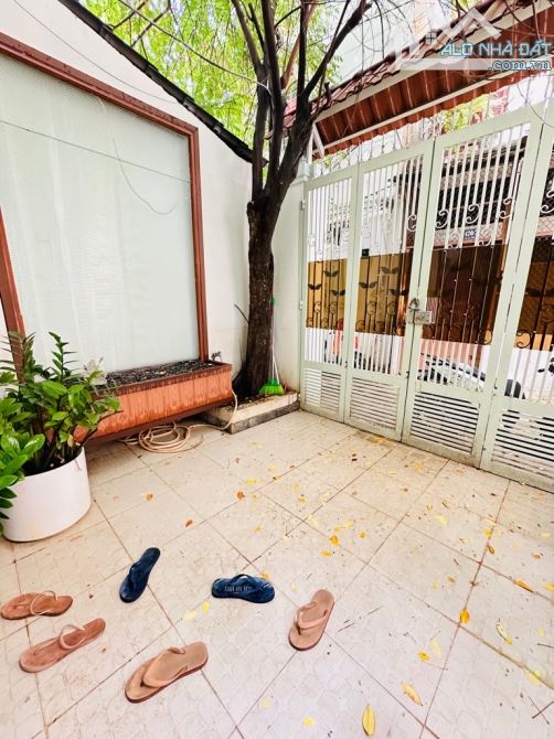 Phú Nhuận, vài bước ra mặt tiền Huỳnh Văn Bánh, 4 Tầng,4Pn, 79m2, mới ở ngay, 11.75 Tỷ - 4