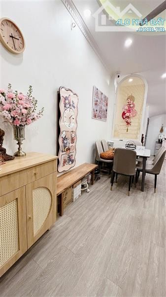 NGÕ TRƯỚC NHÀ SH QUAY THOẢI MÁI - CÁCH Ô TÔ TRÁNH VÀI MÉT - SÁT MẶT NGÕ GỐC ĐỀ SẦM UẤT - 4