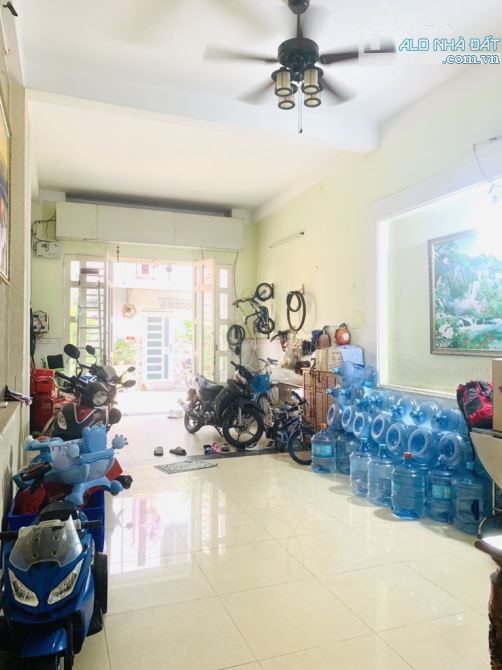 BÁN NHÀ LÊ VĂN QUỚI 84m2 4 TẦNG 5PN GIÁ 8,x TỶ - 4