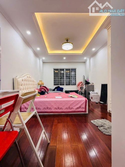 BÁN NHÀ Mặt ngõ Thanh Nhàn, Hai Bà Trưng, 1 nhà Ra phố, DT 37m 6 Tầng, MT 3,7m 🧧 Gia 11,8 - 4