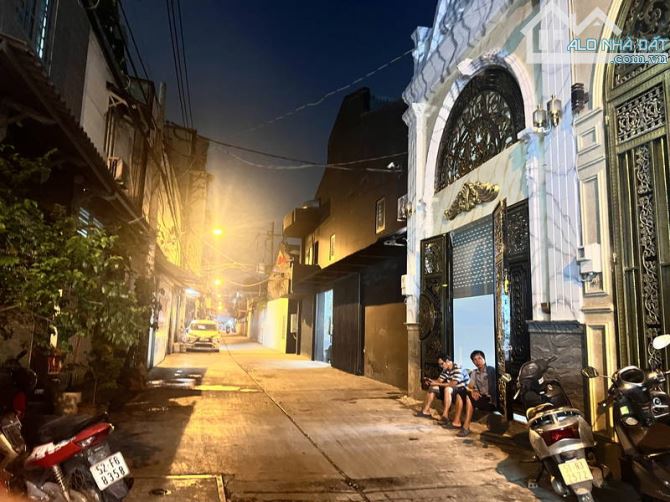Nhà bán đường Thoại Ngọc Hầu, DTSD 45m, 3tầng, giá  6 tỷ - 4