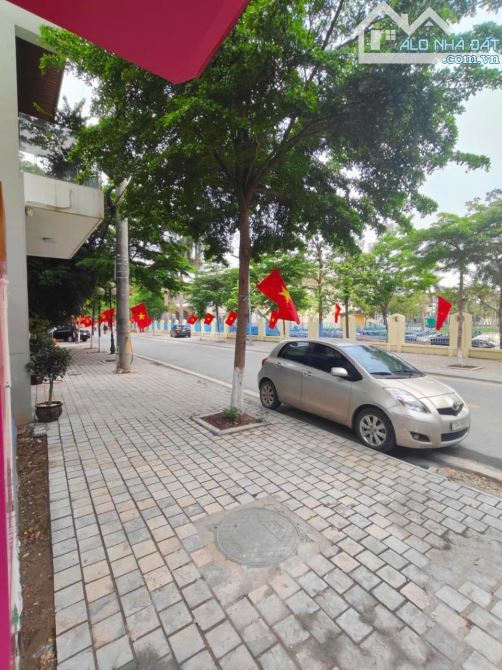 B.Á.N NHÀ THỊ TRẤN ĐAN PHƯỢNG , 91M2, 11 TỶ 2, Ô TÔ TRÁNH, VỈA HÈ, KINH DOANH ĐỈNH. - 4
