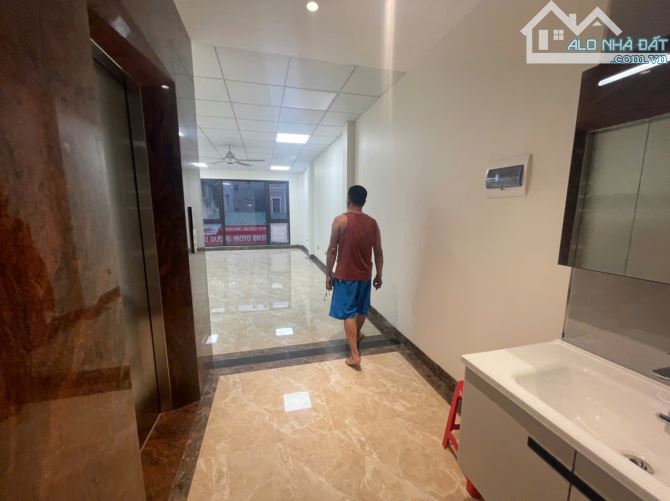 cho thuê tầng 1 và 2 làm VP kinh doanh mặt phố Nguyễn Đức Cảnh DT 100m² giá 20tr/th. - 4