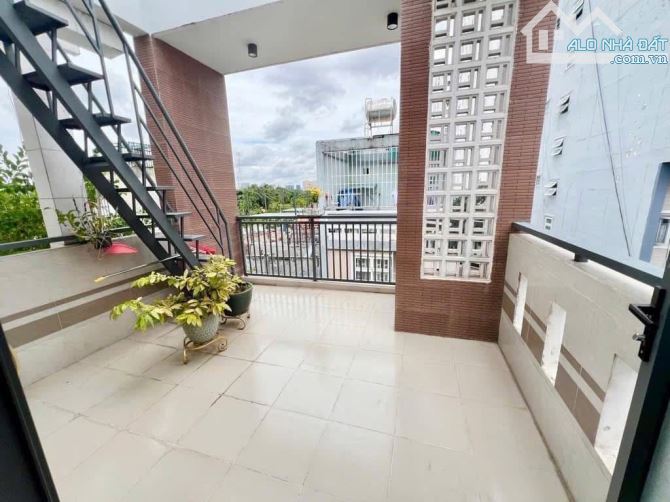 NHÀ 3 TẦNG - CĂN GÓC 3 MẶT HẺM XE HƠI 6M - ĐỐI DIỆN CHUNG CƯ 4S LINH ĐÔNG - 4