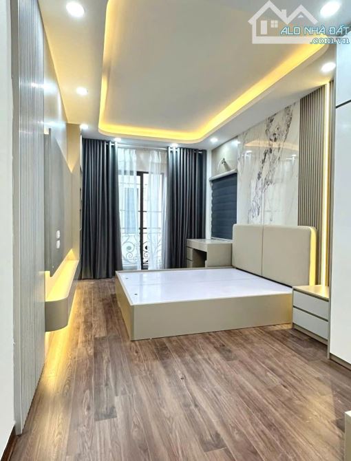 NGUYỄN CHÍNH - NHÀ MỚI - NGÕ THÔNG, LÔ GÓC, TRƯỚC NHÀ 3M - 20M RA ÔTÔ TRÁNH- 36M2 - 5TẦNG - 4