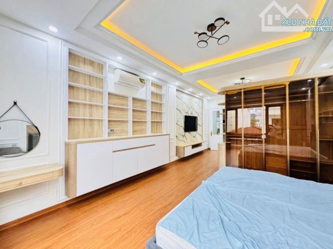P/LÔ HOÀNG QUỐC VIỆT – 2 Ô TÔ TRÁNH – NGÕ THÔNG – VỈA HÈ – NHÀ MỚI  25 tỷ - 4