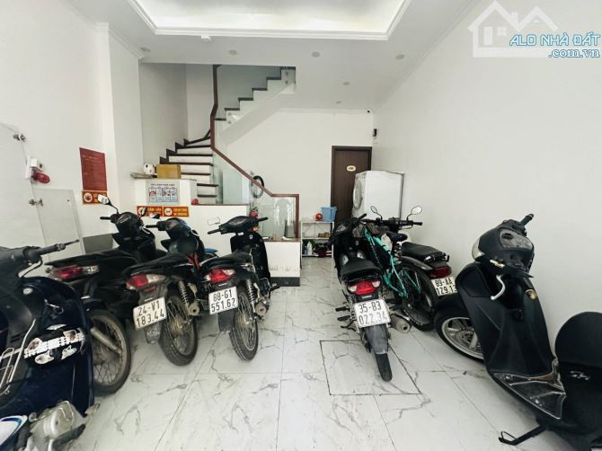 BÁN NHÀ SIÊU ĐẸP HOA BẰNG 45M 5T MT 5M  NGÕ THÔNG RA ĐƯỜNG LỚN GIÁ NHỈNH 9 TỶ - 4