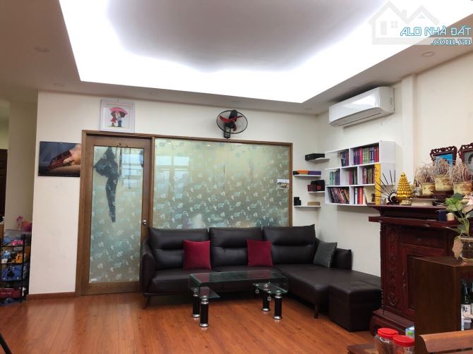 Bán căn hộ sân vườn chung cư 90 m2,2 PN (sửa được 3PN) Tòa 4F khu đô thi Yên Hòa - 4