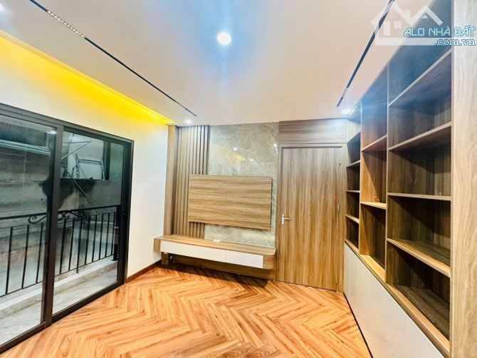 Bán Nhà Tôn Đức Thắng - Đống Đa - Mặt Tiền 7m - Thang Máy DT 35m2 - 4