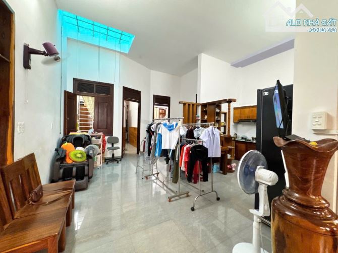Nhà kiên cố, mái thái thiết kế Gỗ Cẩm, mặt tiền Xuân Diệu , Trung tâm Phường Tân Lợi - 3