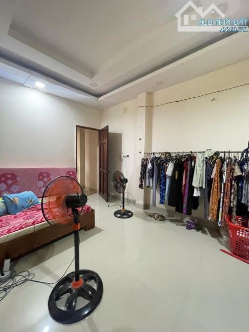 NHÀ ĐẸP Ở NGAY - 2 TẦNG - KHU TÊN LỬA - HẺM XE HƠI TRÁNH THÔNG - ĐANG CHO THUÊ 12TR/tháng - 4