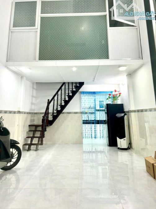 Nhà rộng ô tô đỗ cửa, Phú Thọ Hòa gần UB Quận, 3.9 tỷ - 4