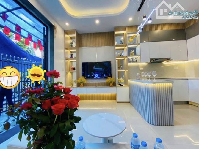 Siêu hot, bán nhà Vĩnh Hưng, nhà mới tinh ở ngay, ngõ to thoáng sáng, oto, 5 tầng, hơn 5tỷ - 4