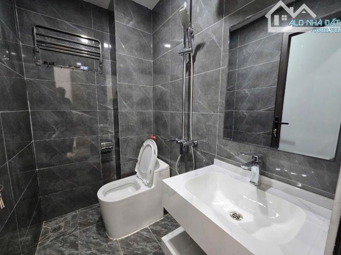 Cho Thuê nhà nguyên căn ngõ 35 lạc long quân view phố - 4