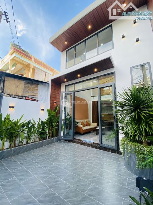 BÁN NHÀ CẤP 4 CÓ GÁC MỚI ĐẸP MẶT TIỀN P. THẮNG TAM- NGANG 5M (70M2 )- GIÁ 6.6 TỶ - 4