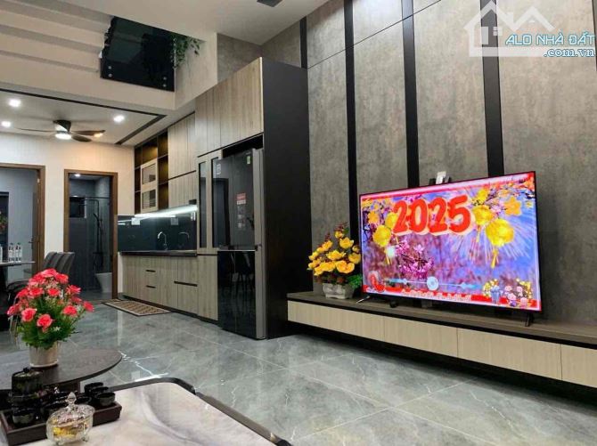 Cc cần bán gấp nhà 3 tầng MT KD VIP đường Hoà Mình 14, giá chỉ nhỉnh 5 tỷ. - 4