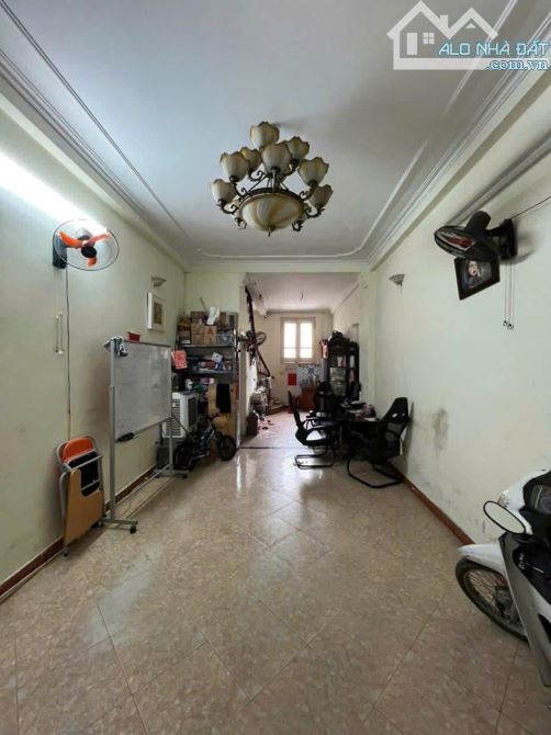 PHÁO ĐÀI LÁNG  - KINH DOANH - DT 42m2 4 tầng mặt tiền 3.7m Giá 15.8 tỷ - 4