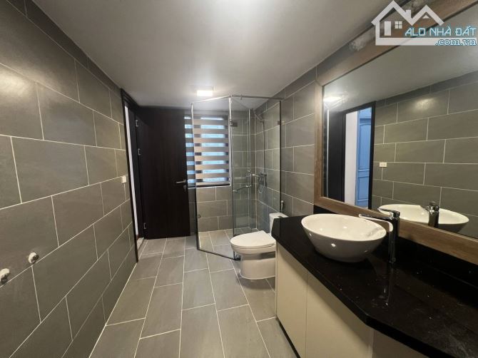 Chính chủ bá  nhà phố kinh doanh, ô tô tránh. Nguyễn Chánh  Cầu Giấy .: 67m - 5 tầng.25tỷ. - 4