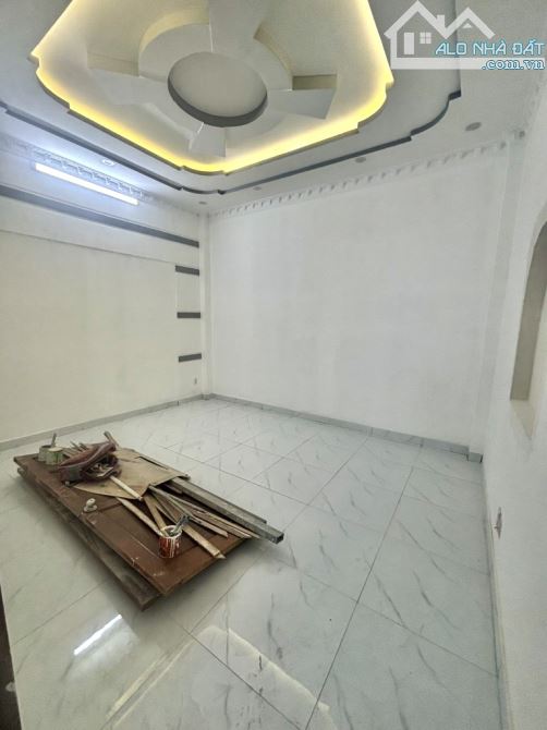NHÀ 2 TẦNG - Ô TÔ NGỦ TRONG NHÀ - KDC SAIGON MOI - NGANG GẦN 5M - NHỈNH 5 TỶ - 4