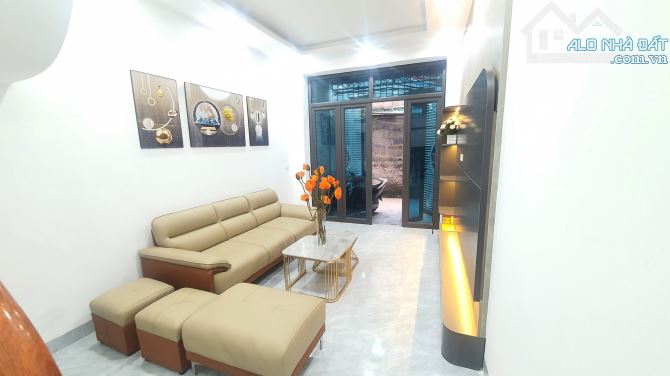 NHÀ ĐẸP – NGÕ RỘNG - SÁT PHỐ TAM TRINH – 4 NGỦ – GIÁ CHỈ 7.68 TỶ - 4