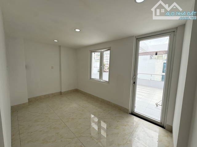 BÁN NHÀ MẶT TIỀN CHỢ LỚN - QUẬN 6 - ĐƯỜNG 12 M CÓ LỀ - 4 TẦNG - 73M2 - 12.X TỶ - 4